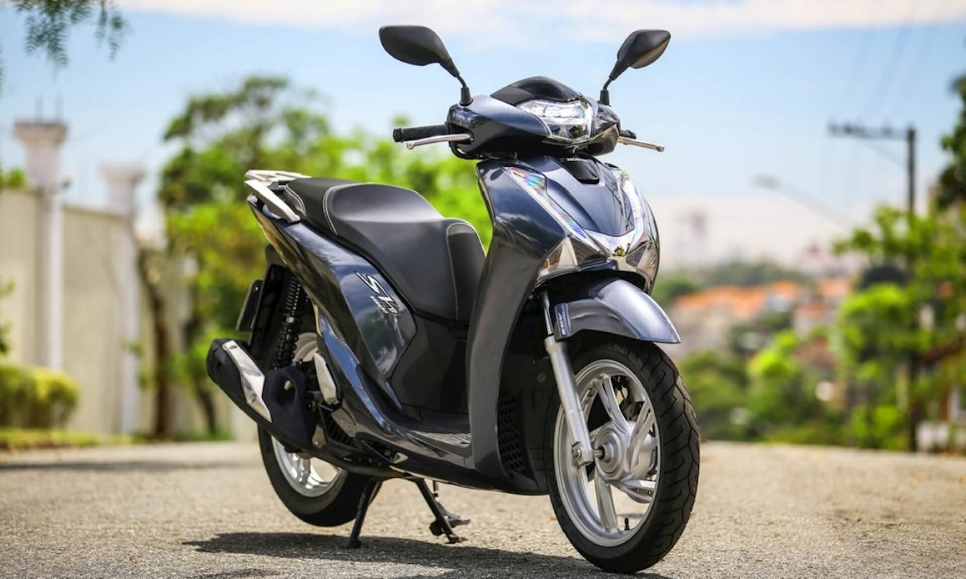 Cận cảnh Honda SH 150 ABS 2019 màu đen mờ vừa được bán
