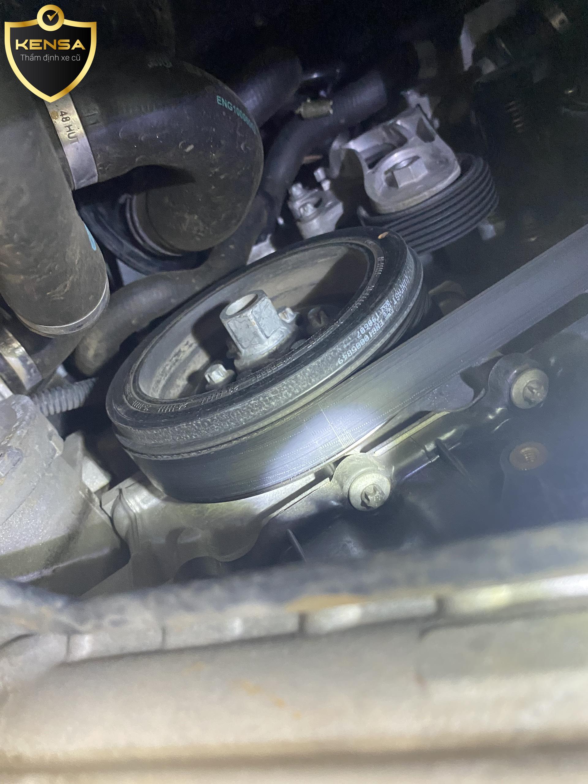 kiểm tra khoang máy xe ô tô cũ kiểm tra khoang máy xe ô tô cũ