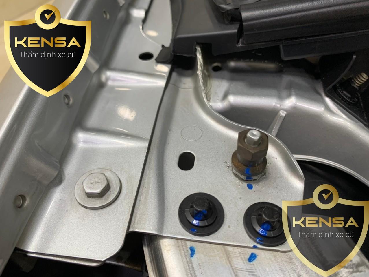 Kiểm tra thân vỏ xe Mercedes C300 Kiểm tra thân vỏ xe Mercedes C300