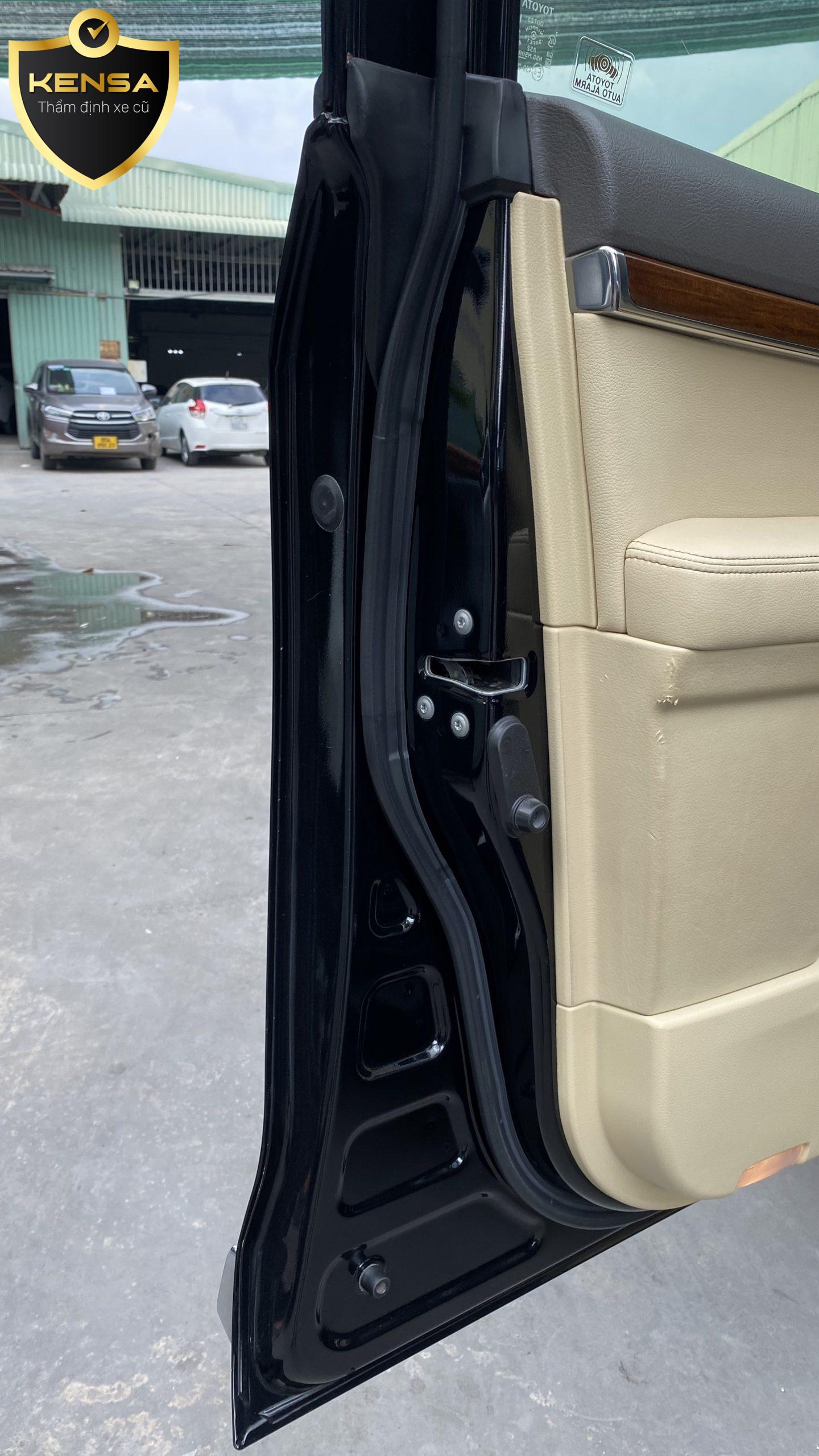 z3051023339908_2358bf8f3752703837b398f7144432a4