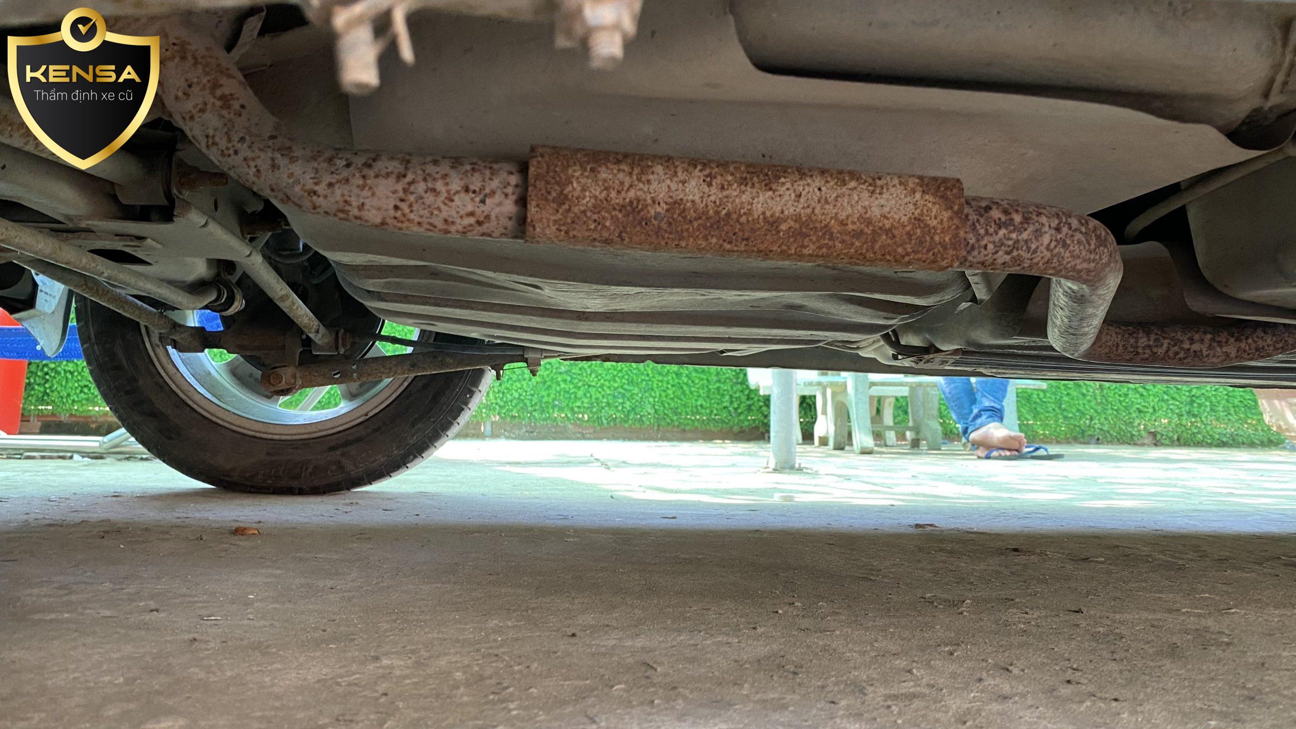 kiểm tra xe Ford LASER cũ kiểm tra xe Ford LASER cũ