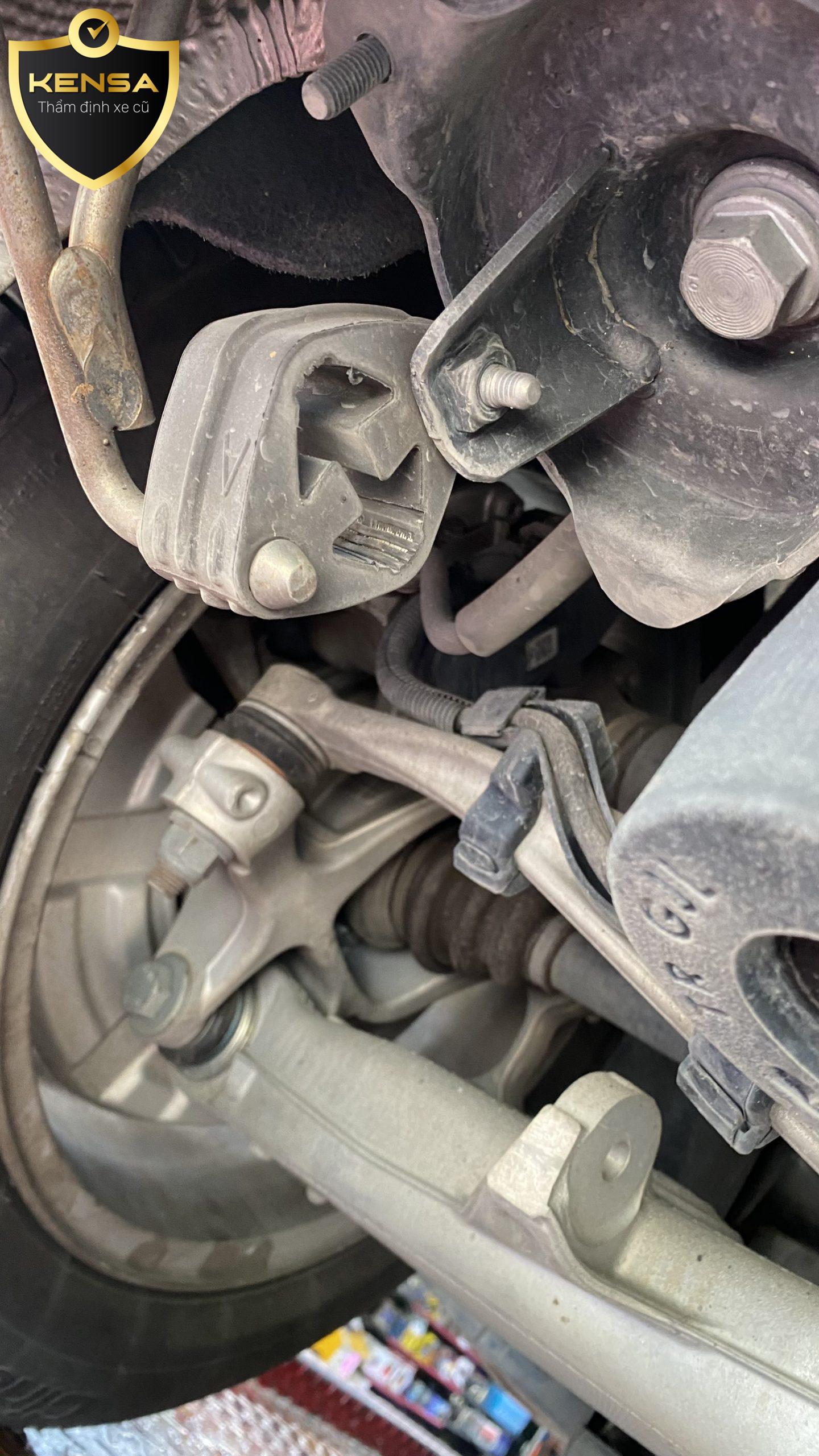 kinh-nghiem-kiem-tra-xe-bmw-520i-cu-kensa kinh-nghiem-kiem-tra-xe-bmw-520i-cu-kensa