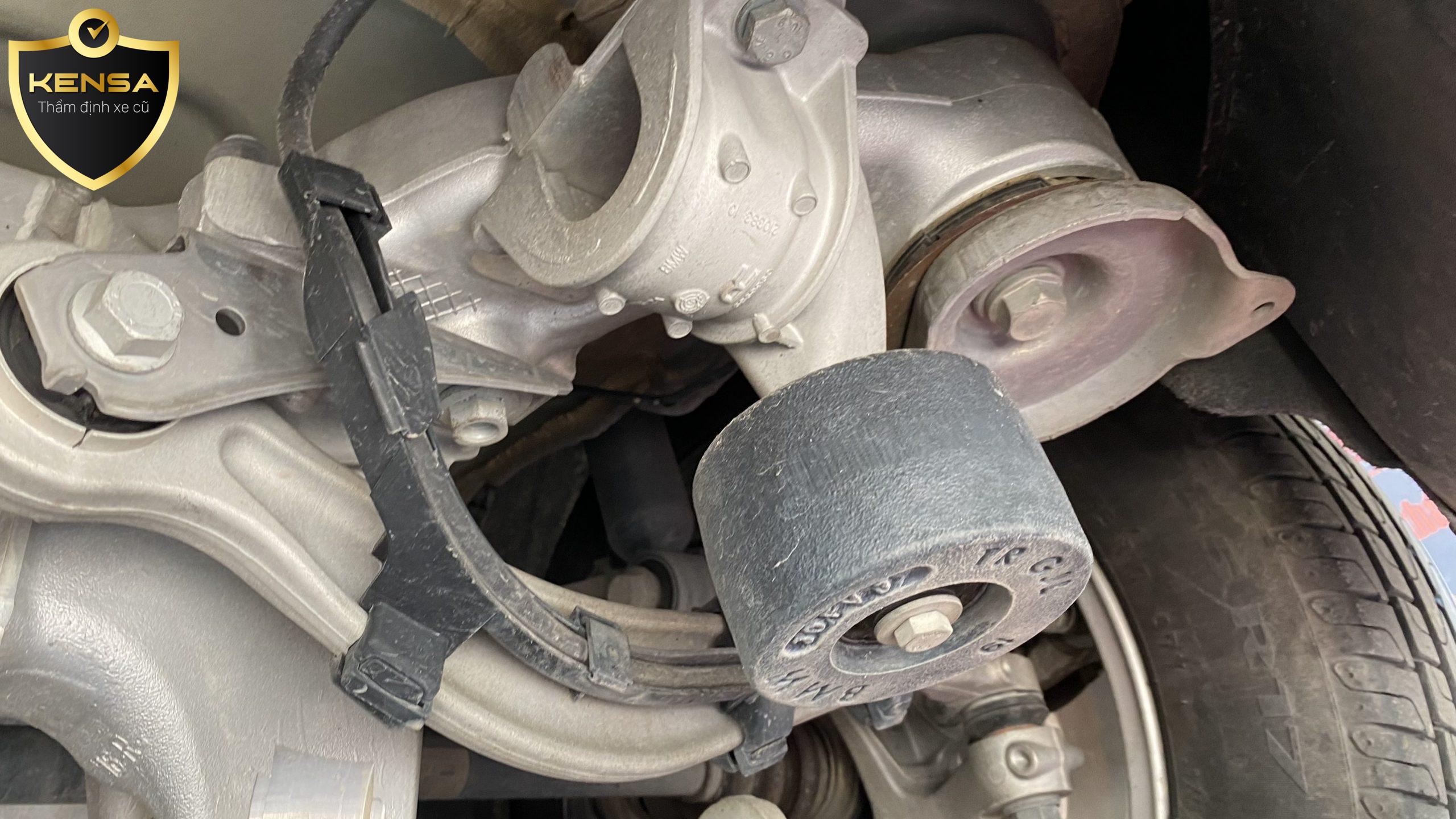 kinh-nghiem-kiem-tra-xe-bmw-520i-cu-kensa kinh-nghiem-kiem-tra-xe-bmw-520i-cu-kensa